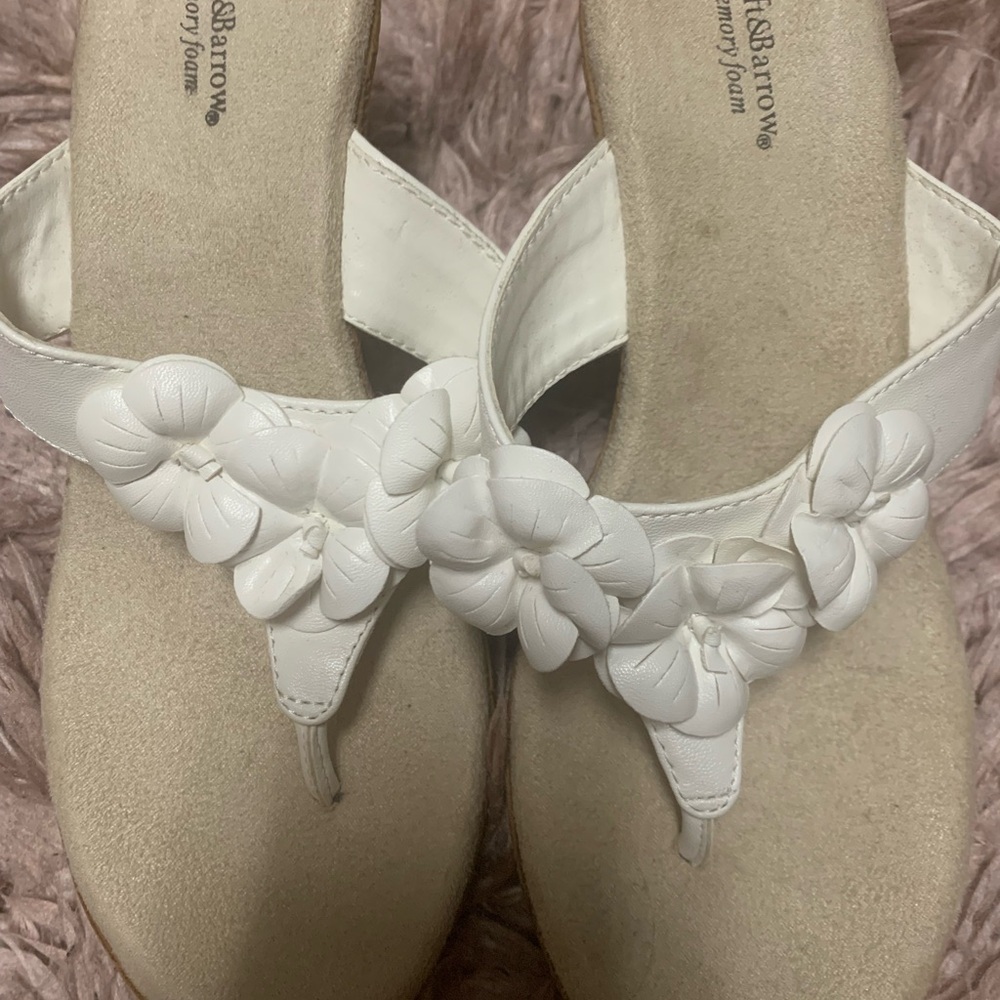 Croft & Barrow White Floral Sandals